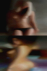 Jewelleconfer, Bent over nude